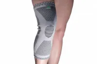 Kniebandage - Kleur: Grijs - Maat: Medium (omvang knie 31-35 cm)