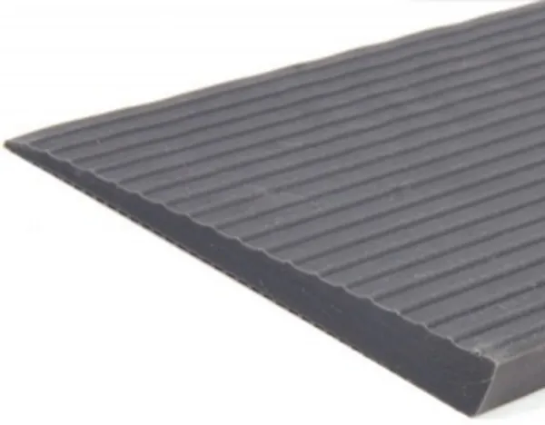 Gummy ramp 10 mm x 1000 mm met plakstrip