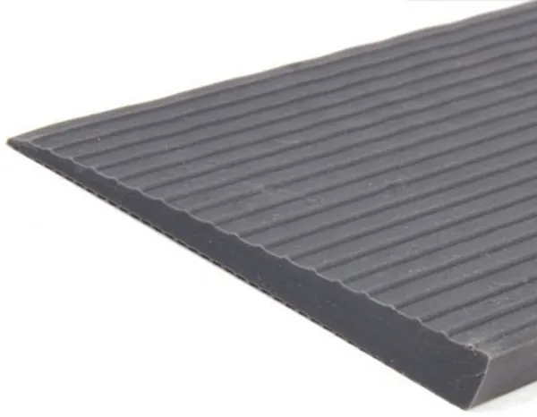 Gummy ramp 8 mm x 1000 mm met plakstrip