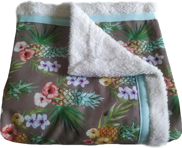 Handgemaakte deken of plaid rolstoel Ananas print 140 x 100 cm