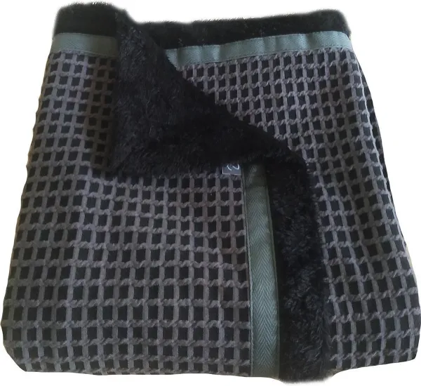 Handgemaakte warme deken of plaid rolstoel zwart grijs 140 x 85 cm