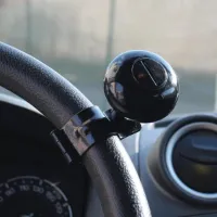ComfortTrends Stuurwiel knop Voor in de auto Gemakkelijk te bevestigen - Geschikt voor praktisch alle soorten sturen.