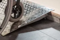 Verstelbare aluminium drempelhulp 6 - 8,5 cm lengte 87 cm